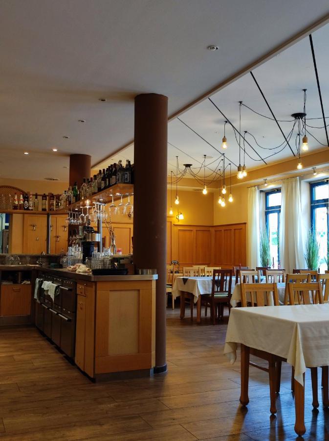 Stadthotel デッゲンドルフ エクステリア 写真