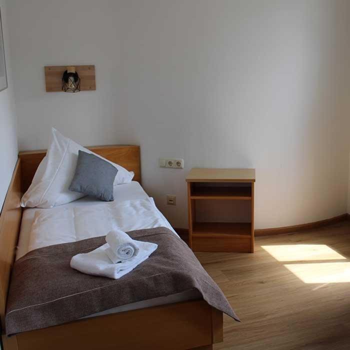 Stadthotel デッゲンドルフ エクステリア 写真